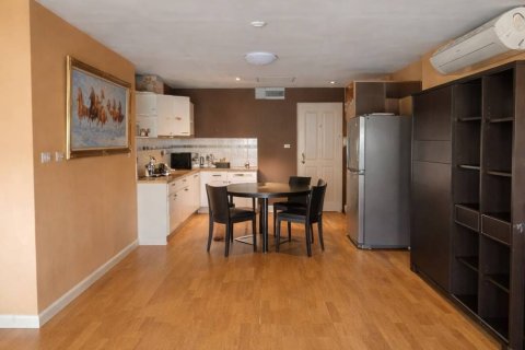 Condo in Huai Khwang, Bangkok, Thailand, 2 bedrooms № 169081 - photo 2