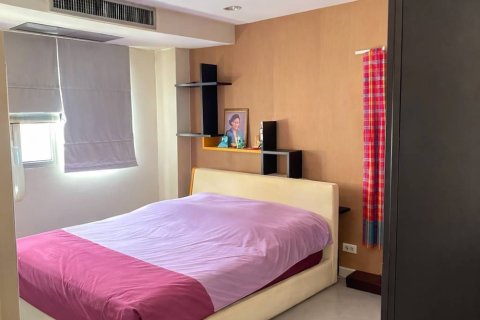 Condo in Huai Khwang, Bangkok, Thailand, 2 bedrooms № 169081 - photo 4