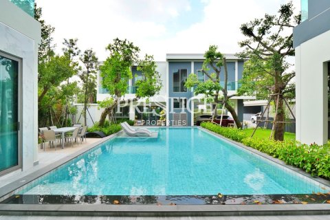 House in Pattaya, Thailand 6 bedrooms № 198458