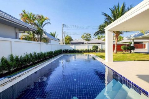 Villa in Hua Hin, Thailand 3 bedrooms № 157430 - photo 2