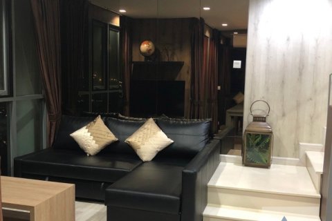 Dúplex de 2 dormitorios en Phra Khanong, Bangkok, Tailandia № 220419