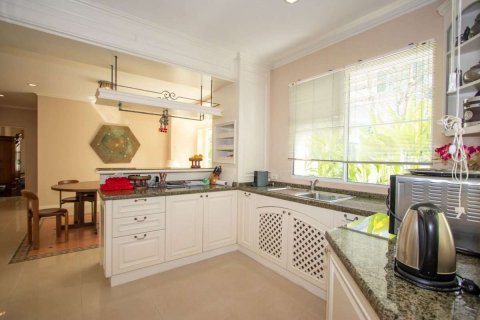 House in Chiang Mai, Thailand 4 bedrooms № 121747 - photo 13