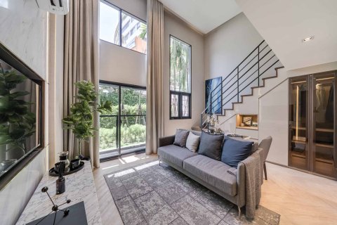 Condo in Thonburi, Bangkok, Thailand, 1 bedroom  № 166905 - photo 2