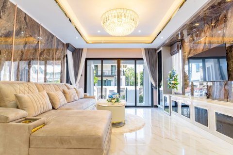 House in Pattaya, Thailand 4 bedrooms № 154895 - photo 8