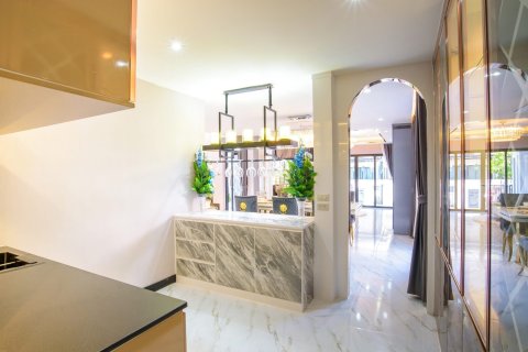 House in Pattaya, Thailand 4 bedrooms № 154895 - photo 11