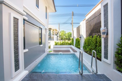 House in Pattaya, Thailand 4 bedrooms № 154895 - photo 4
