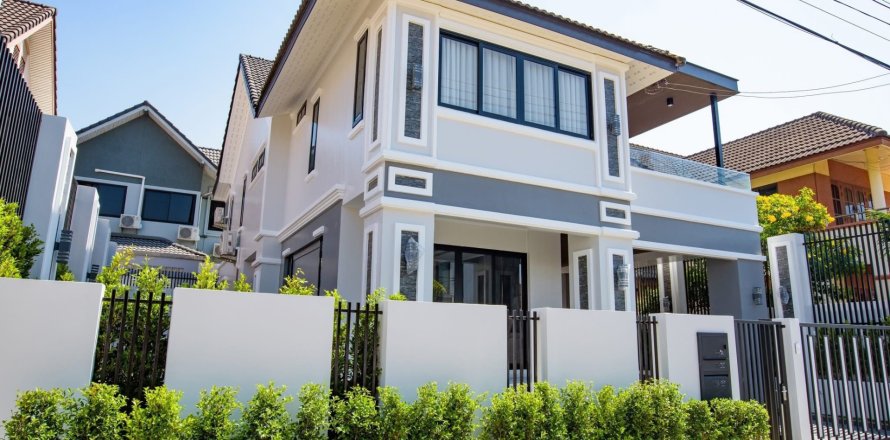 House in Pattaya, Thailand 4 bedrooms № 154895