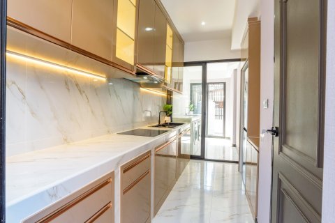 House in Pattaya, Thailand 4 bedrooms № 154895 - photo 13