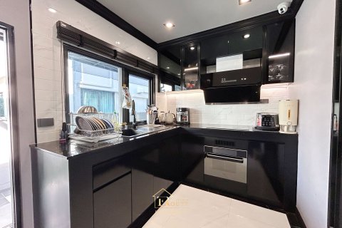 Maison à Pathum Thani, Thaïlande 4 chambres № 154892 - photo 22