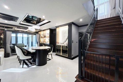 Maison à Pathum Thani, Thaïlande 4 chambres № 154892 - photo 14