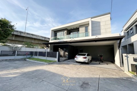 Maison à Pathum Thani, Thaïlande 4 chambres № 154892 - photo 1