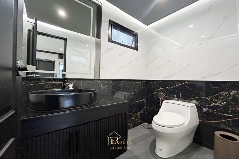 Maison à Pathum Thani, Thaïlande 4 chambres № 154892 - photo 20