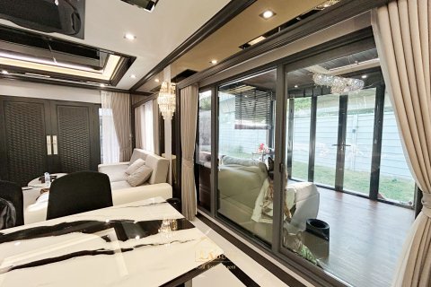 Maison à Pathum Thani, Thaïlande 4 chambres № 154892 - photo 11