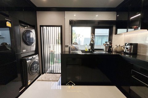 Maison à Pathum Thani, Thaïlande 4 chambres № 154892 - photo 21