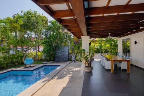 Villa in Hua Hin, Thailand 4 bedrooms № 145939 - photo 16