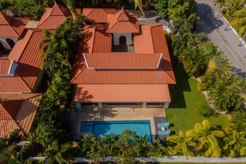 Villa in Hua Hin, Thailand 4 bedrooms № 145939 - photo 6