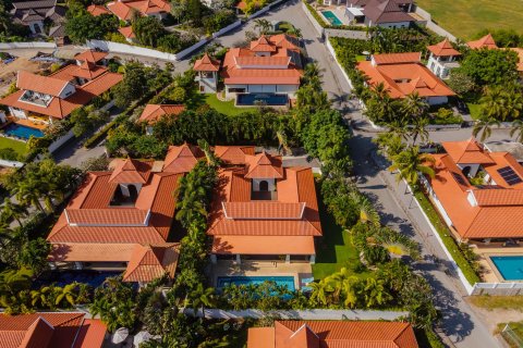 Villa in Hua Hin, Thailand 4 bedrooms № 145939 - photo 3