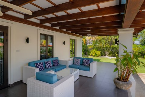 Villa in Hua Hin, Thailand 4 bedrooms № 145939 - photo 17