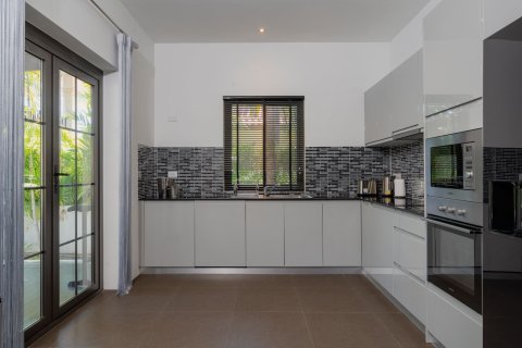 Villa in Hua Hin, Thailand 4 bedrooms № 145939 - photo 30