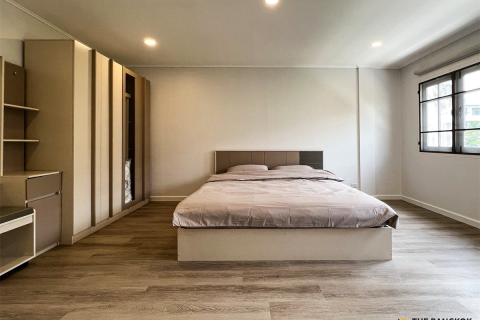 Townhouse in Bangkok, Thailand 6 bedrooms № 190457 - photo 8