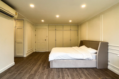 Townhouse in Bangkok, Thailand 6 bedrooms № 190457