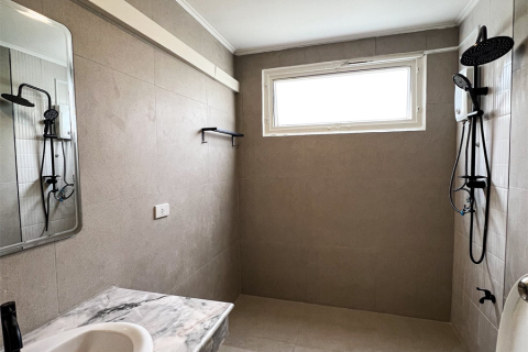 Townhouse in Bangkok, Thailand 6 bedrooms № 190457 - photo 2