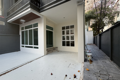 Townhouse à Bangkok, Thaïlande 5 chambres № 190455