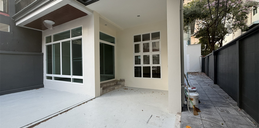 Townhouse à Bangkok, Thaïlande 5 chambres № 190455