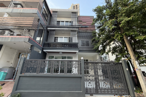 Townhouse à Bangkok, Thaïlande 5 chambres № 190455 - photo 2