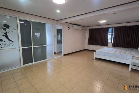Townhouse in Bangkok, Thailand 4 bedrooms № 190453
