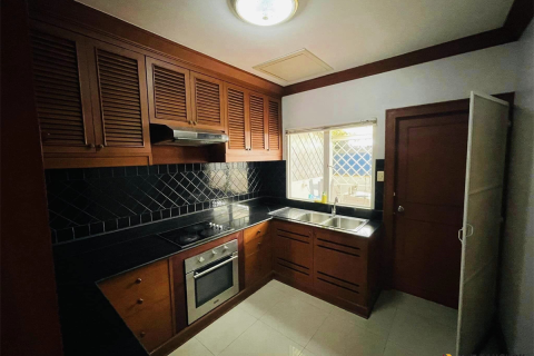Townhouse in Bangkok, Thailand 4 bedrooms № 190451 - photo 3