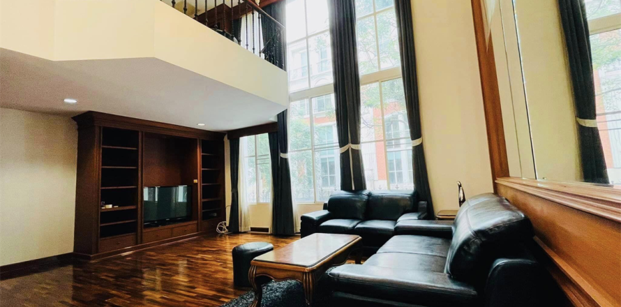 Townhouse in Bangkok, Thailand 4 bedrooms № 190451