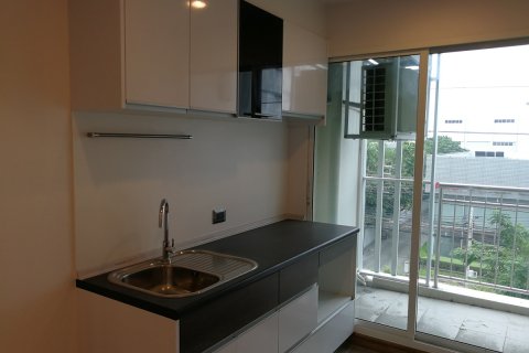 Condo à Huai Khwang, Bangkok, Thaïlande, 2 chambres № 200586 - photo 7