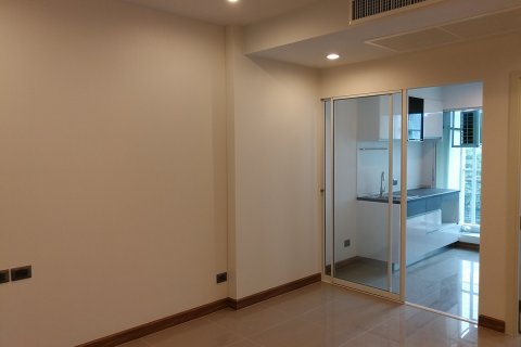 Condo à Huai Khwang, Bangkok, Thaïlande, 2 chambres № 200586 - photo 8