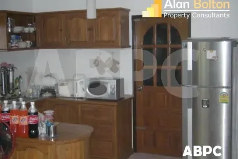 Casa de 4 dormitorios en Pattaya, Tailandia № 212065 - foto 4