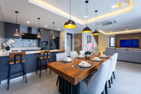 Casa de 4 dormitorios en Pattaya, Tailandia № 212068 - foto 4