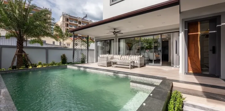 Casa de 4 dormitorios en Pattaya, Tailandia № 212068
