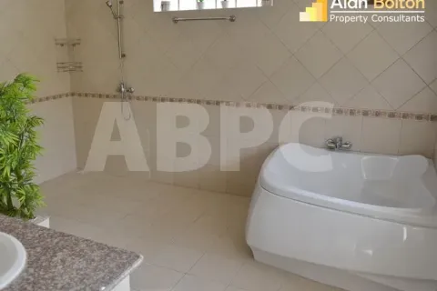 Casa de 4 dormitorios en Pattaya, Tailandia № 212070 - foto 7