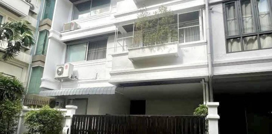 Townhouse à Bangkok, Thaïlande 4 chambres № 172692