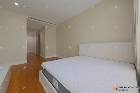 Condo in Bangkok, Thailand, 3 bedrooms № 210205 - photo 7