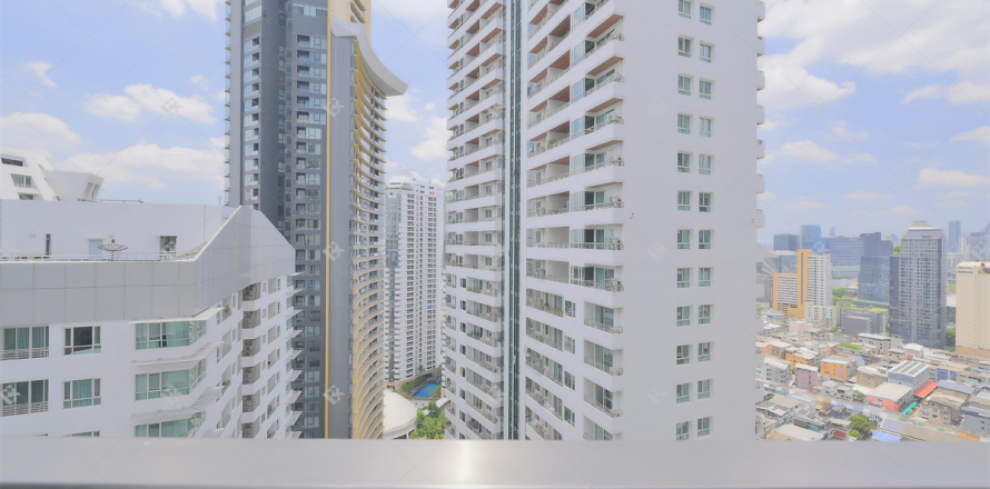 Condo in Bangkok, Thailand, 3 bedrooms № 210205