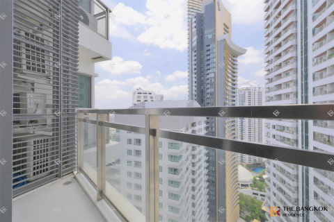 Condo in Bangkok, Thailand, 3 bedrooms № 210205 - photo 2
