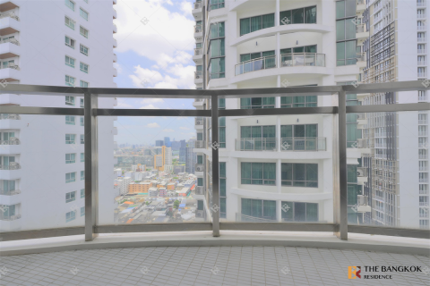 Condo in Bangkok, Thailand, 3 bedrooms № 210205 - photo 3