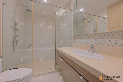 Condo in Bangkok, Thailand, 3 bedrooms № 210205 - photo 10