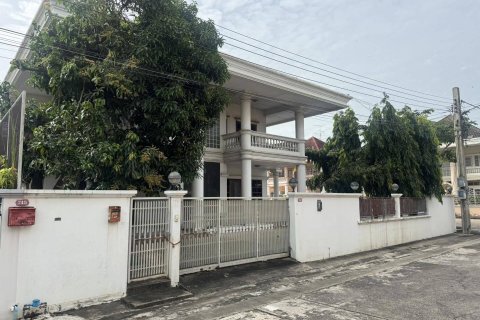 House in Thawi Watthana, Bangkok, Thailand 4 bedrooms № 154368 - photo 26