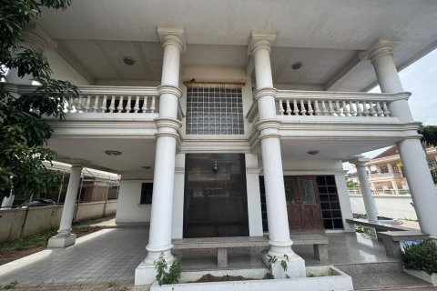House in Thawi Watthana, Bangkok, Thailand 4 bedrooms № 154368 - photo 1