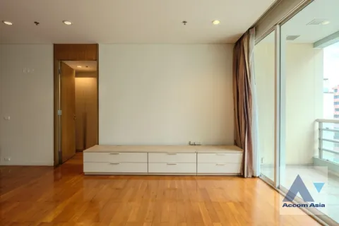 Condo à Bang Rak, Bangkok, Thaïlande, 4 chambres  № 215530