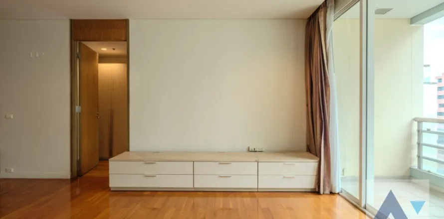 Eigentumswohnung in Bang Rak, Bangkok, Thailand, 4 Schlafzimmer  № 215530