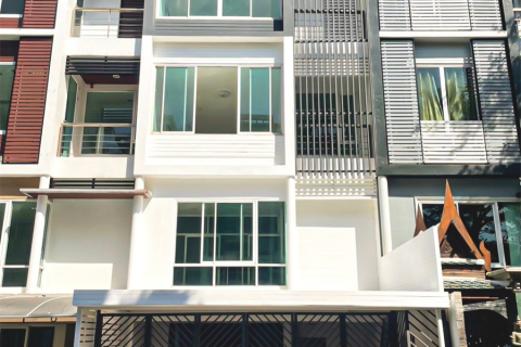 Townhouse in Bangkok, Thailand 5 bedrooms № 189569