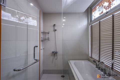 Condo in Bangkok, Thailand, 2 bedrooms  № 184274 - photo 5